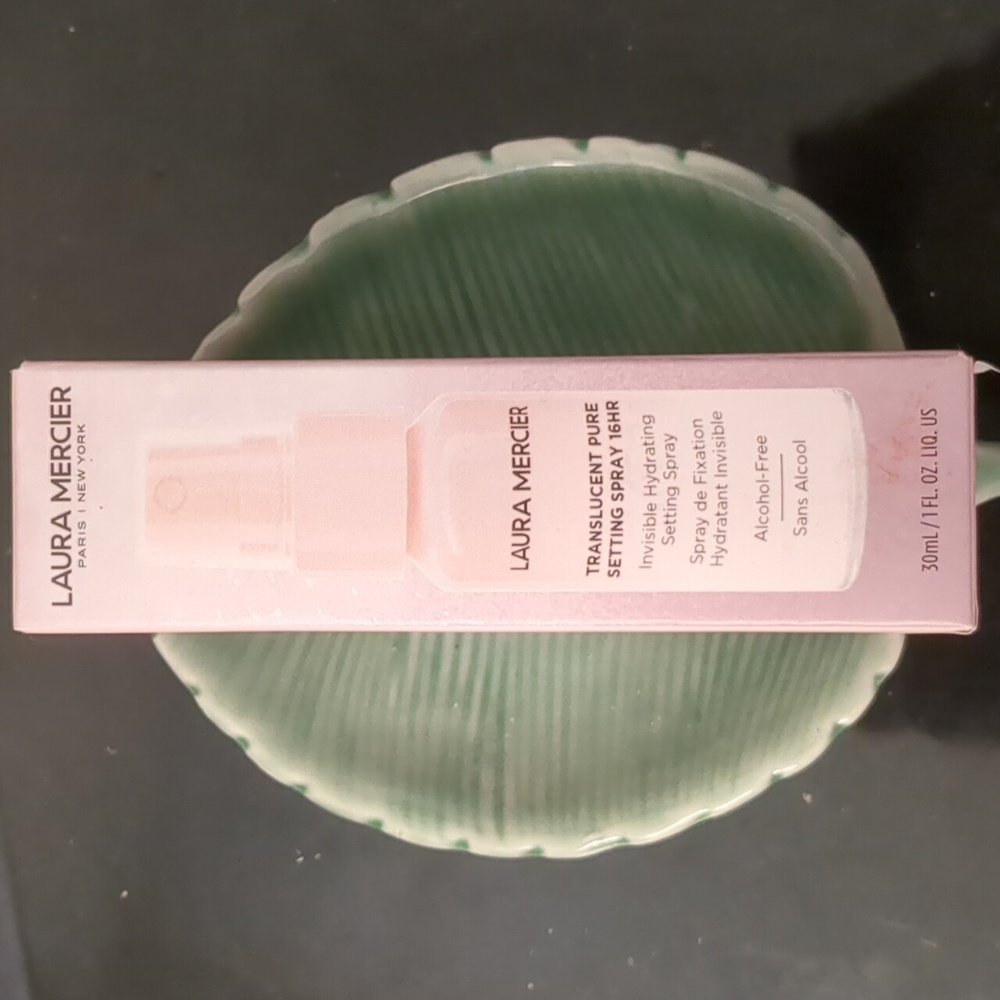 Translucent Pure Setting Spray - Picture 1 of 4
